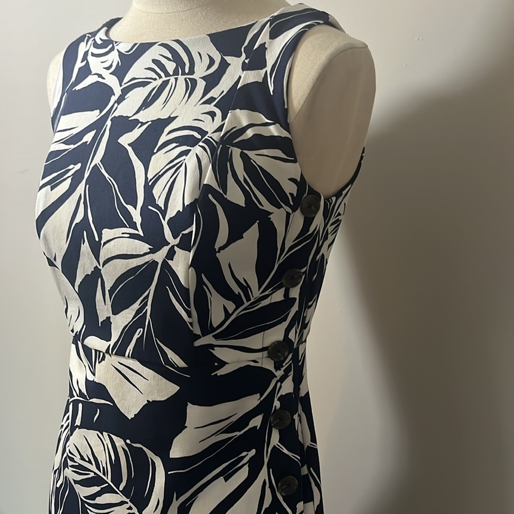 Ann Taylor navy and white floral shift with side button design